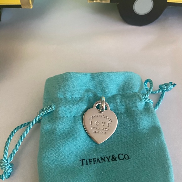 Tiffany & Co. RTT Love Heart Tag - Picture 4 of 7